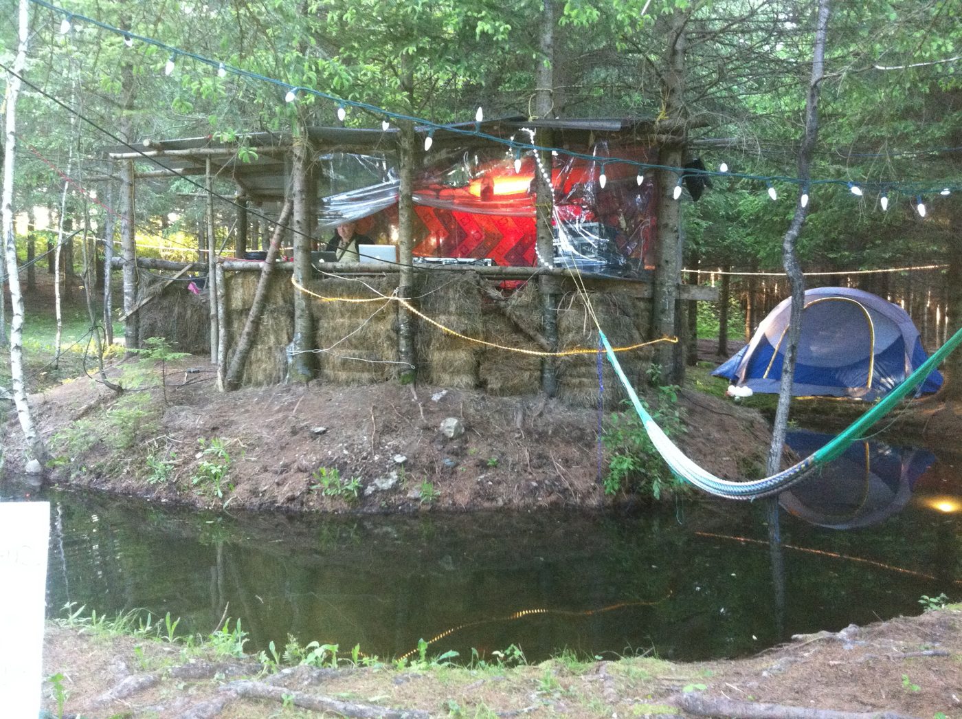 Le Cherry Island vu de l'autre rive.
