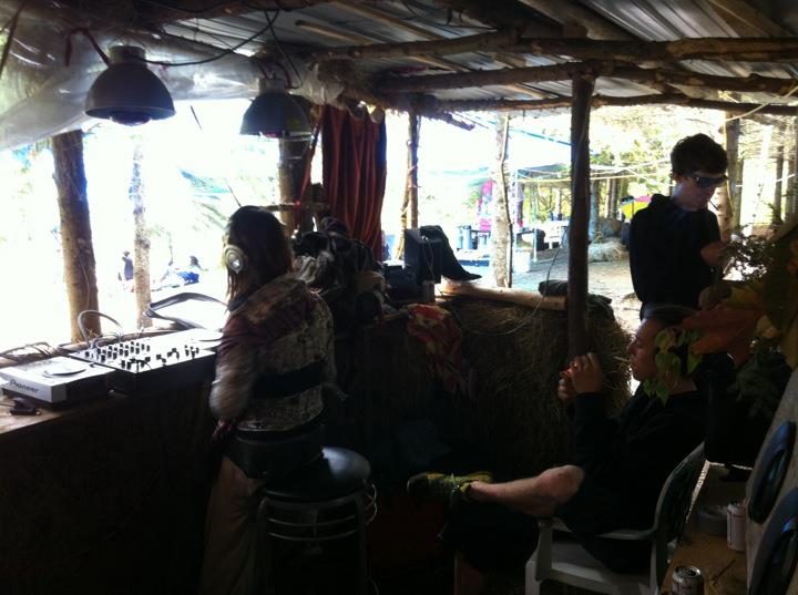 2012 : le salon extérieur, le Cherry Island derrière, entre deux sets.