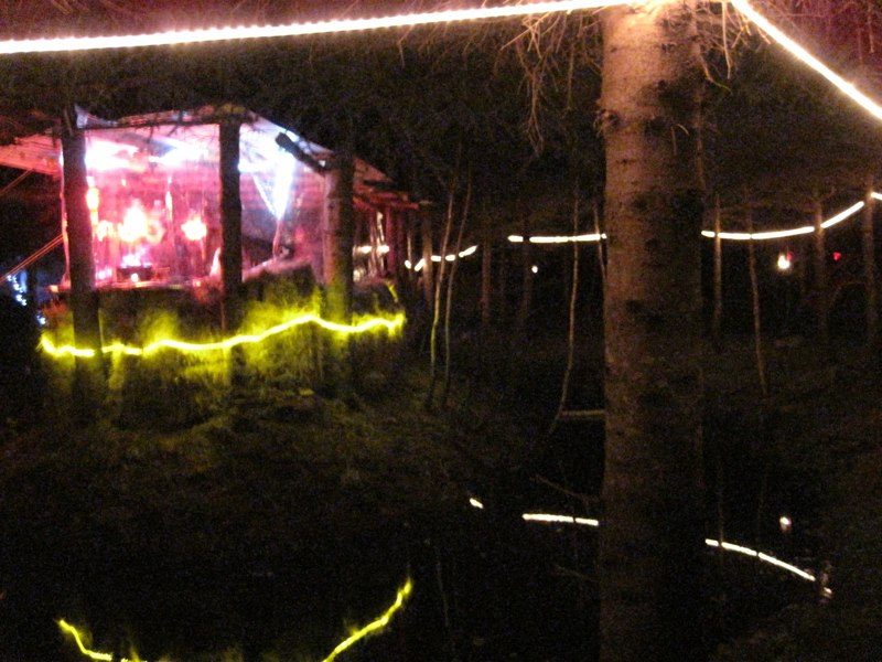 Le Cherry Island, la première scène en forêt, sous ses lumières, été 2010.