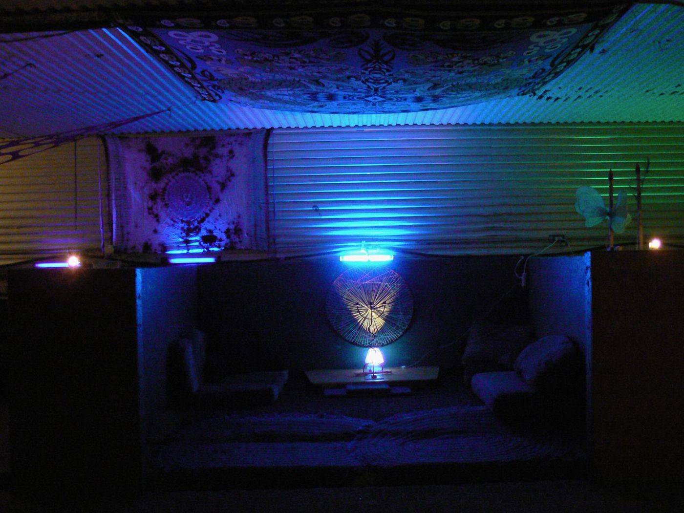 16 décembre 2010 : une loge sous la lumière bleue.
