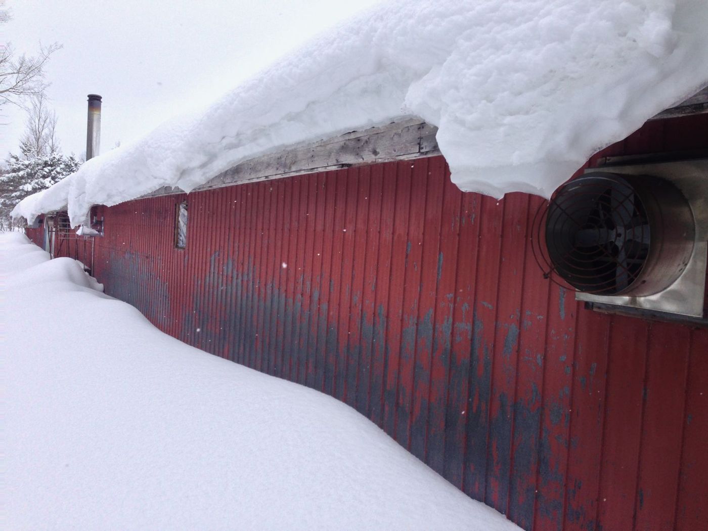 24 février 2013 : le bunker sous la neige, jusqu'aux ventilateurs.