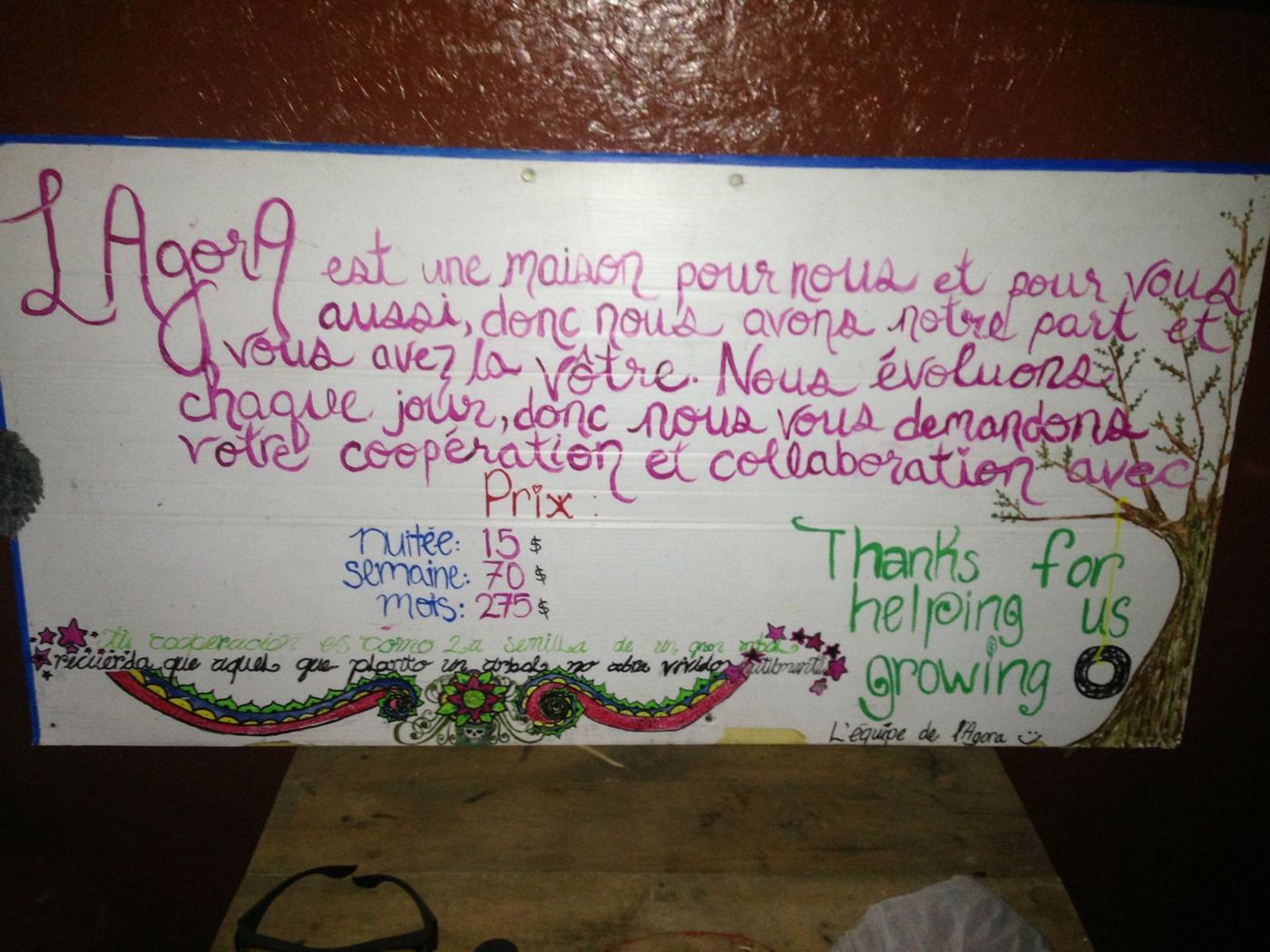 1er juin 2013 : l'affiche de l'accueil, « L'AgorA est une maison pour nous et pour vous aussi », avec les prix du camping.