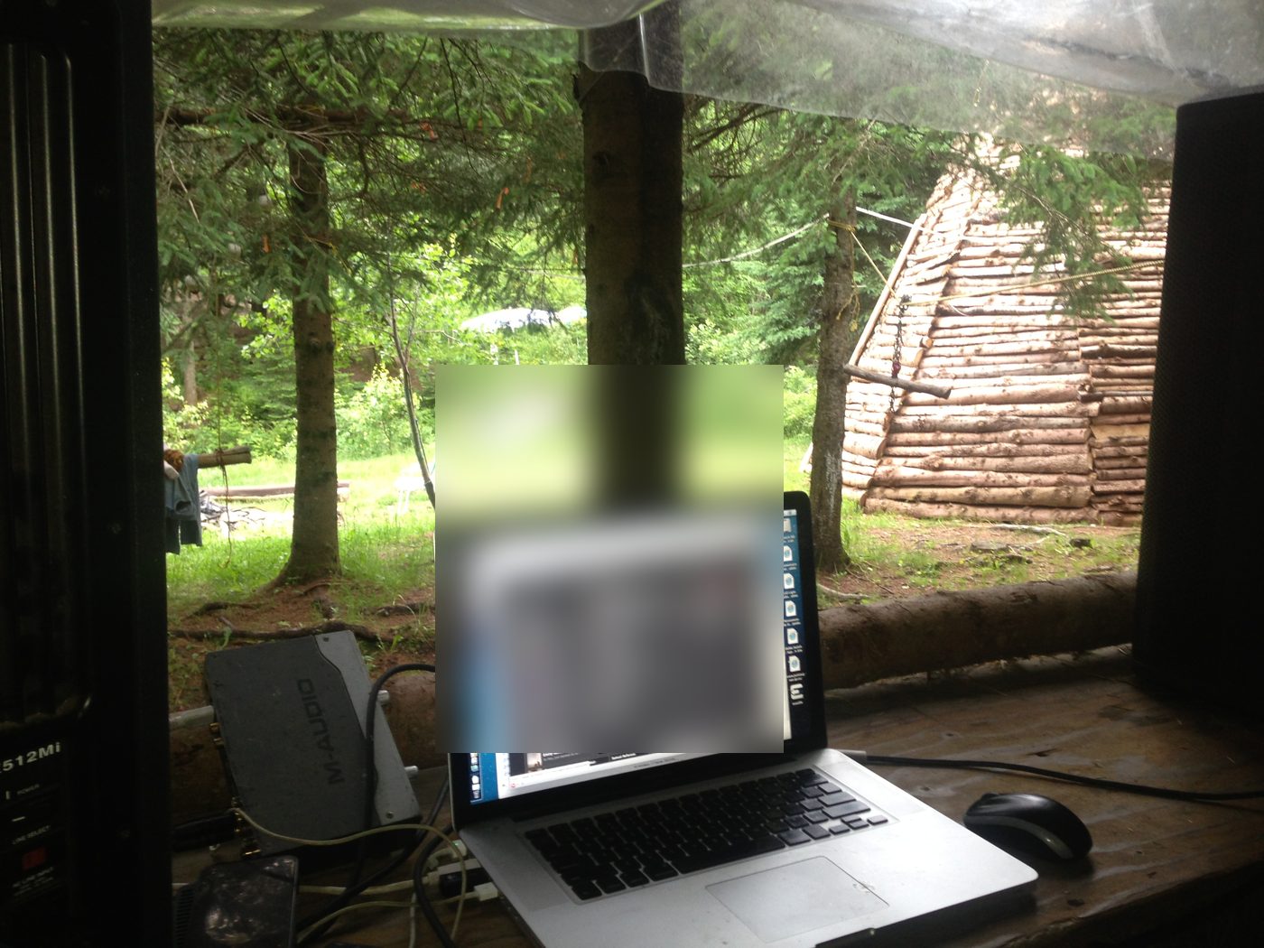26 juin 2013 : la cabine, avant Tatanka, avec vue sur le tipi.