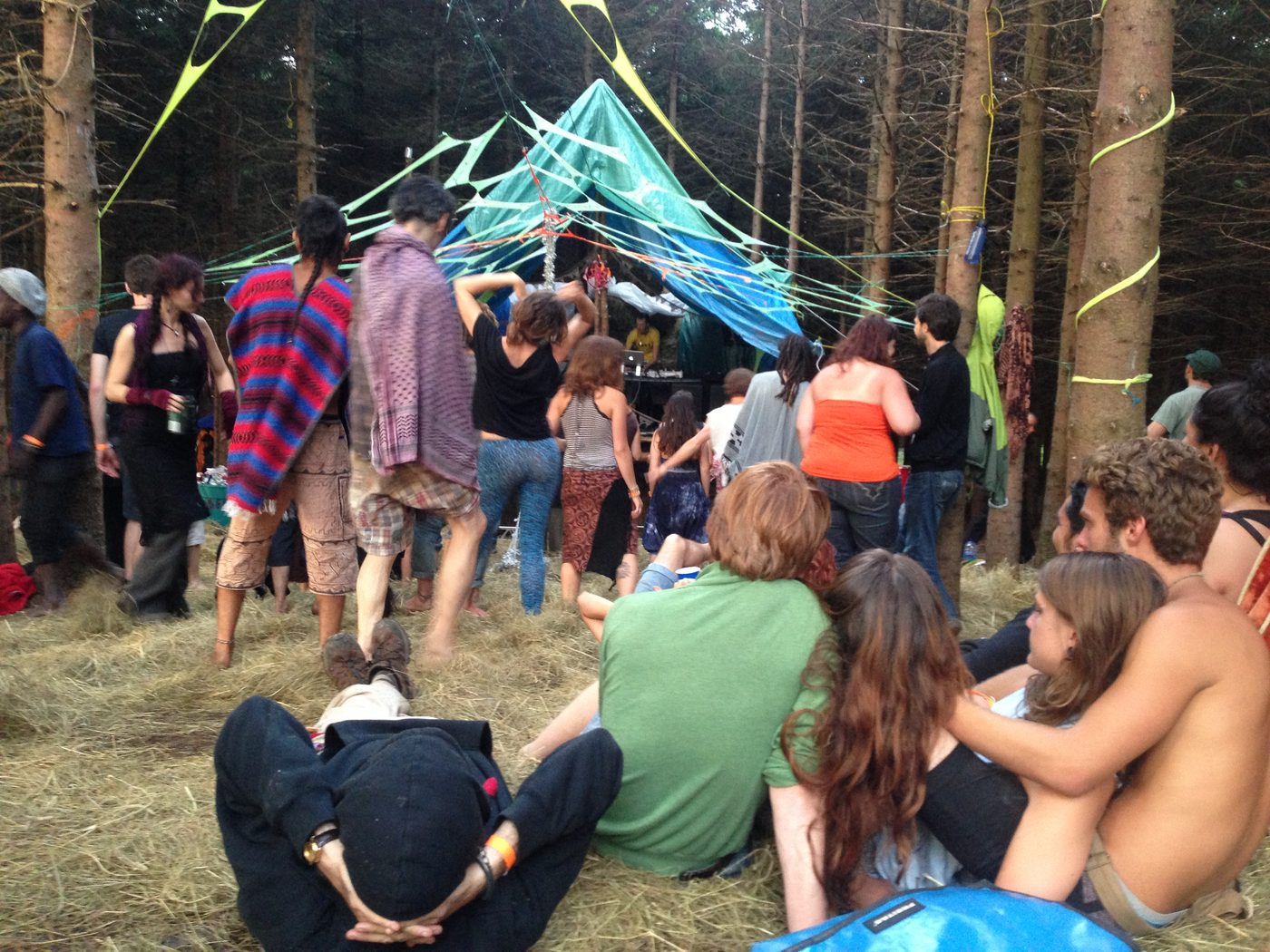 30 juin 2013 : Tatanka, la piste de danse sous la toile verte.