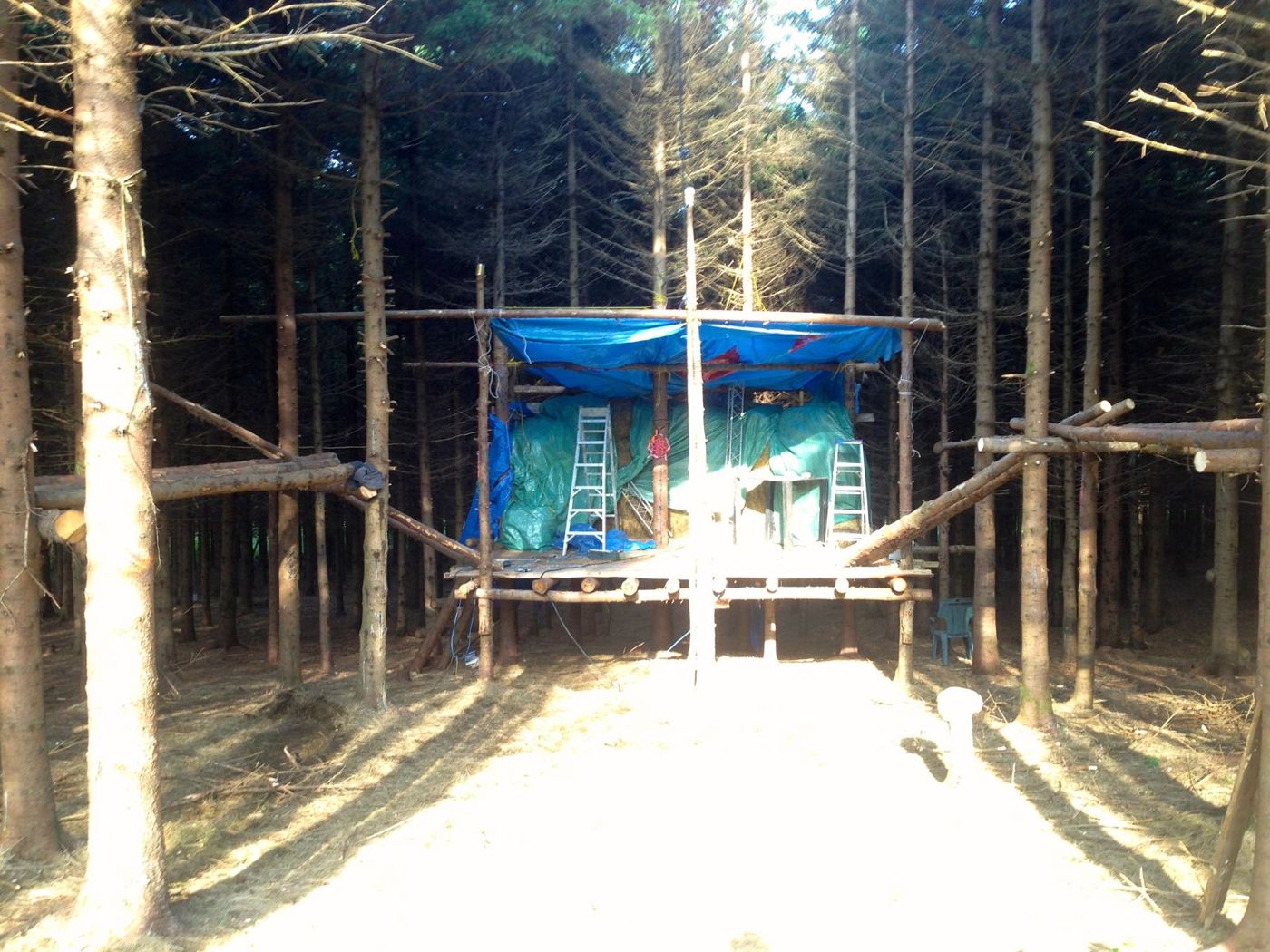 27 août 2013 : la scène du Neverland, vue de l'allée.