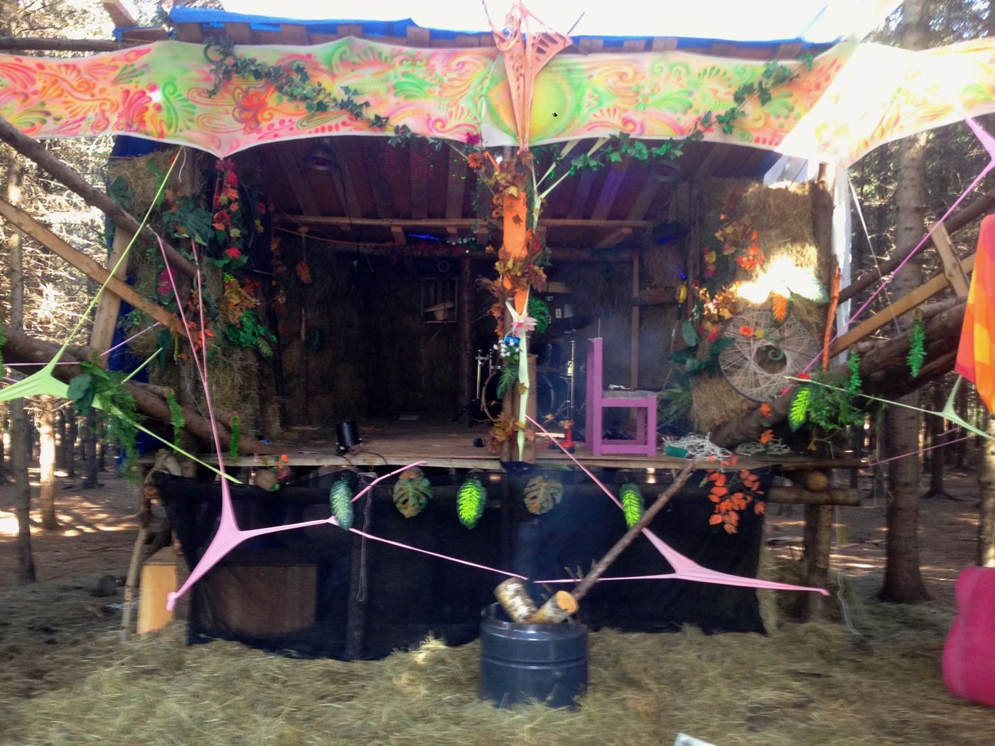 19 septembre 2014 : Earthdance, la scène du Neverland décorée.