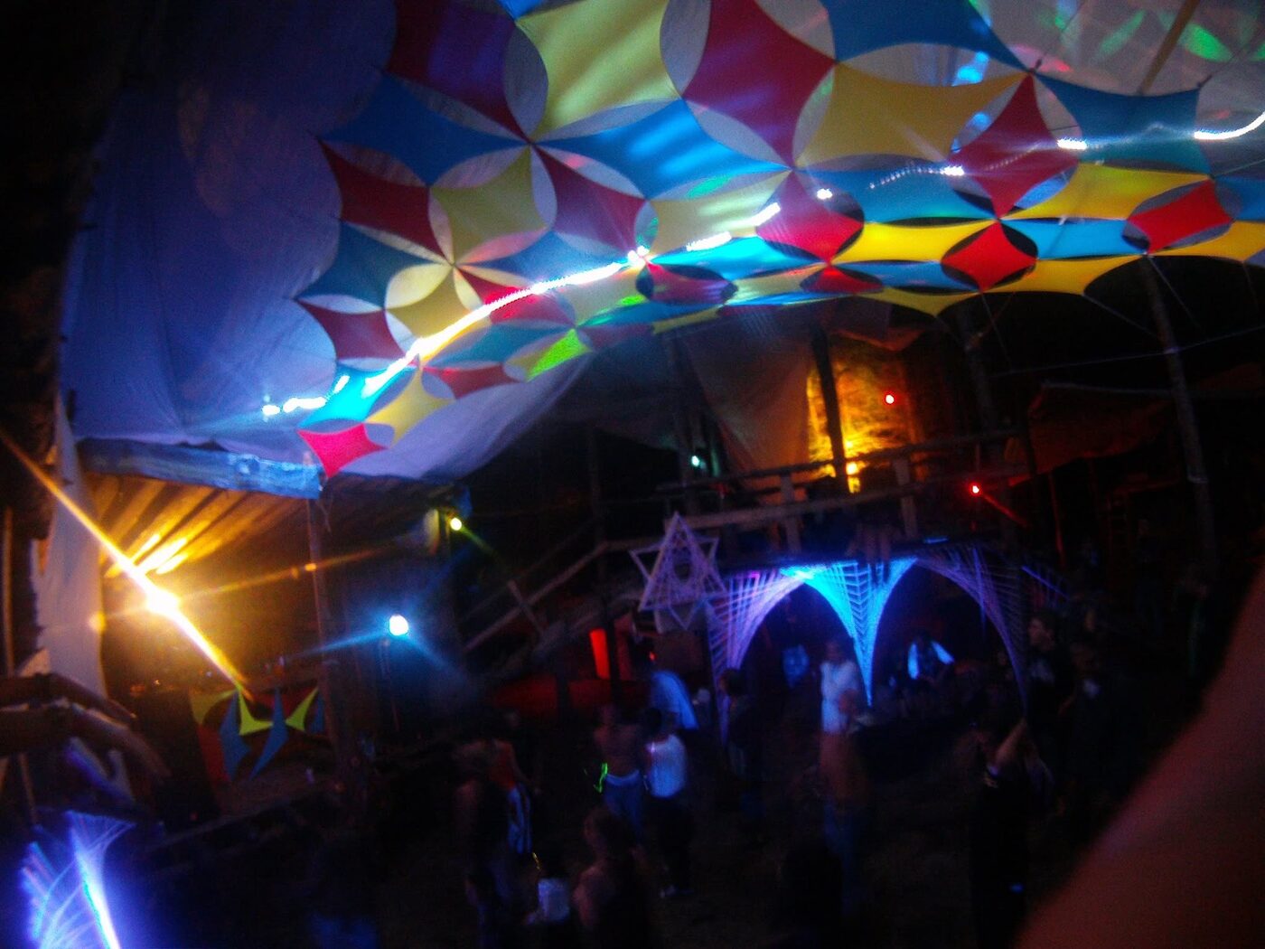 Le Neverland en pleine nuit.